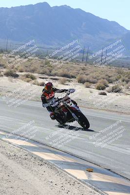 media/Dec-01-2025-Moto Forza (Mon) [[2daa91e15f]]/3-Beginner Group/Session 3 (Turn 16 Inside)/